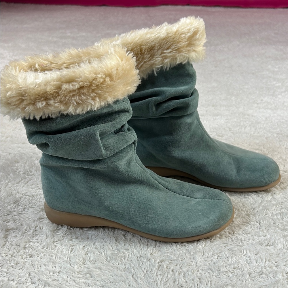 Santana Canada‎ blue Suede slouch Boots, size 6 M